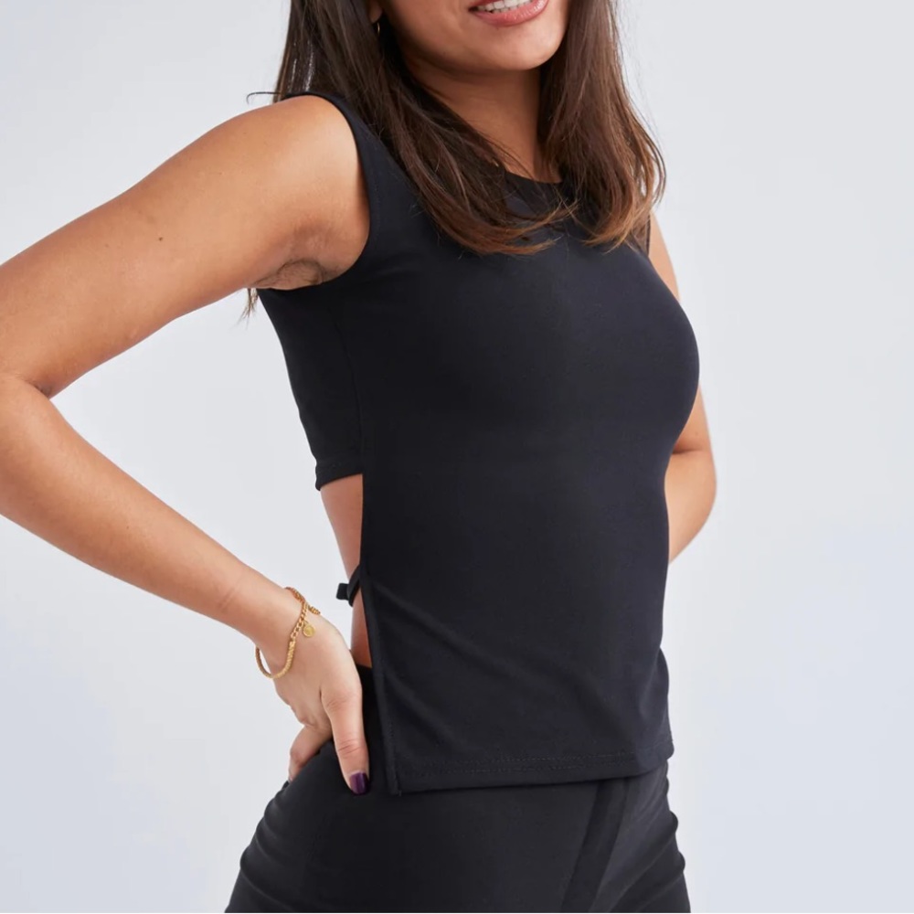 Susamusa Gina top in black! Open back, New, never worn